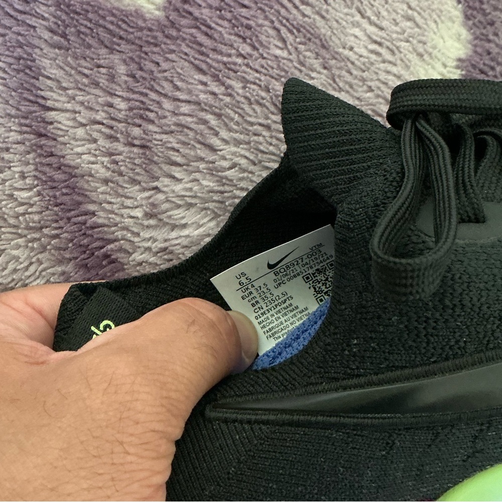 Nike Epic React Flyknit 2 Women’s Athletic Shoes - Picture 12 of 14